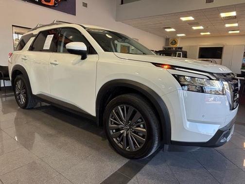 2024 Nissan Pathfinder SL