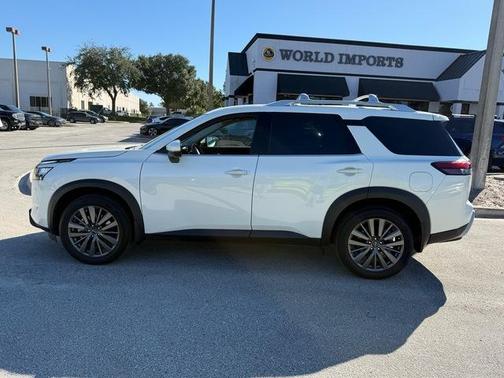 2024 Nissan Pathfinder SL