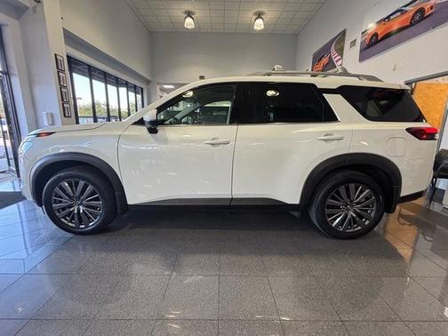 2024 Nissan Pathfinder SL