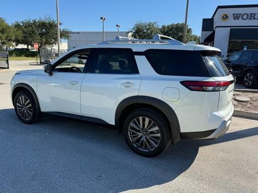 2024 Nissan Pathfinder SL