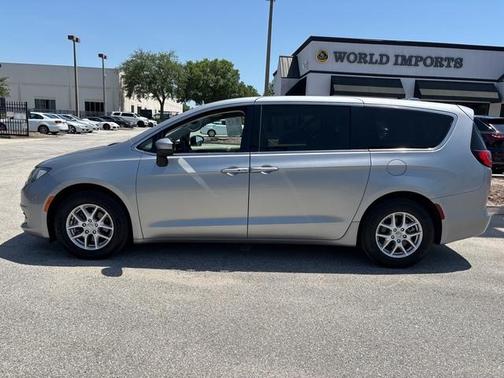 2017 Chrysler Pacifica LX