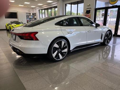 2024 Audi e-tron GT Prestige