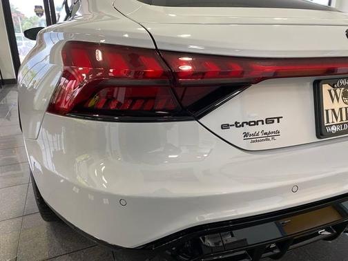 2024 Audi e-tron GT Prestige