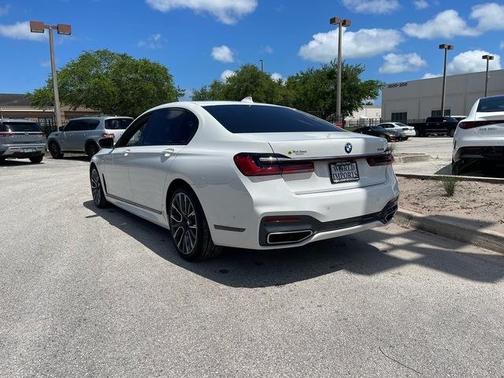 White 2021 BMW 740 i