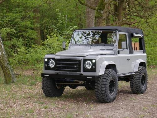 1999 Land Rover Defender 5-DR TD5-FRAME-OFF RESTORATION