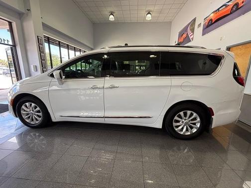 2019 Chrysler Pacifica Touring-L