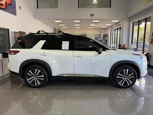 2025 Nissan Pathfinder Platinum