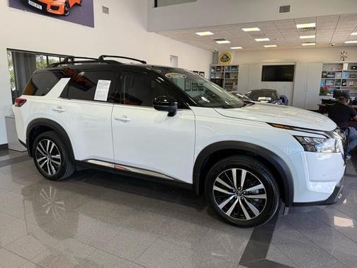 2025 Nissan Pathfinder Platinum