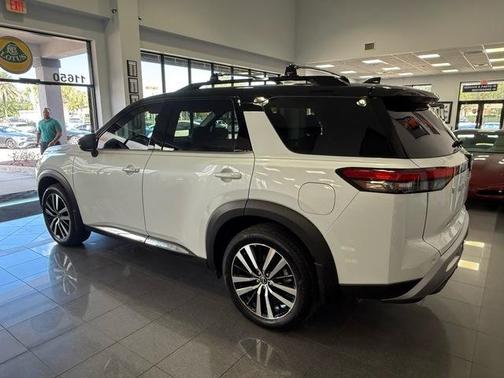 2025 Nissan Pathfinder Platinum