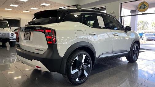 2025 Nissan Kicks SR