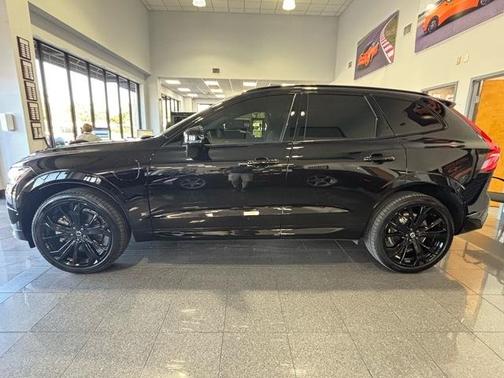 2024 Volvo XC60 Recharge Plug-In Hybrid T8 Ultimate Black Edition