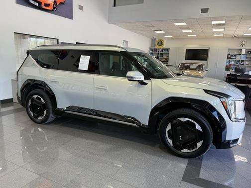 2024 Kia EV9 Land