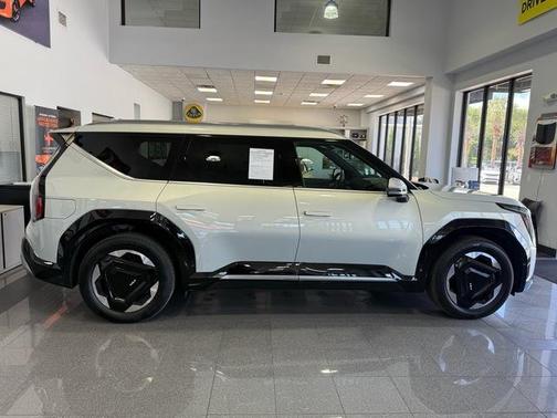 2024 Kia EV9 Land