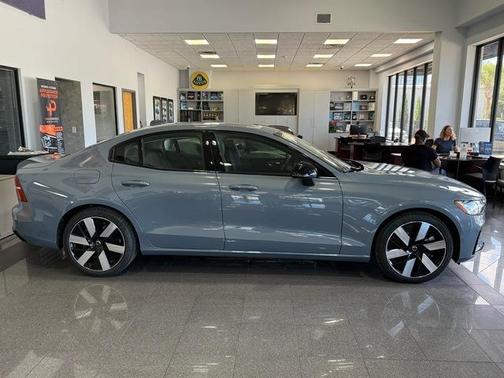2024 Volvo S60 Recharge Plug-In Hybrid T8 Plus Dark Theme