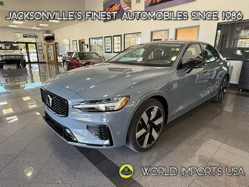 2024 Volvo S60 Recharge Plug-In Hybrid T8 Plus Dark Theme