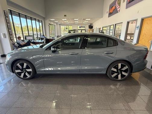 2024 Volvo S60 Recharge Plug-In Hybrid T8 Plus Dark Theme