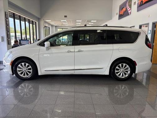 2018 Chrysler Pacifica Touring-L