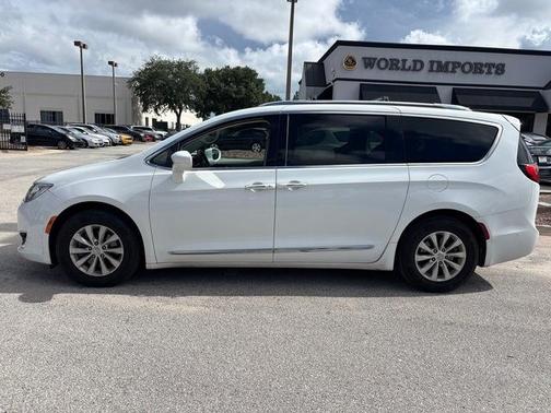 2018 Chrysler Pacifica Touring-L