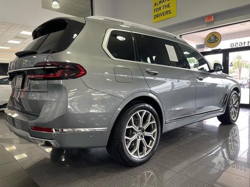 Gray 2023 BMW X7 xDrive40i