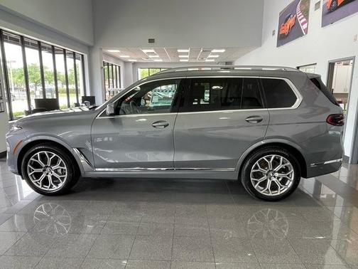 Gray 2023 BMW X7 xDrive40i