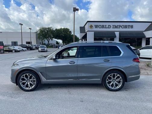 Gray 2023 BMW X7 xDrive40i