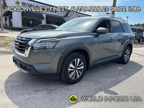 2023 Nissan Pathfinder SL