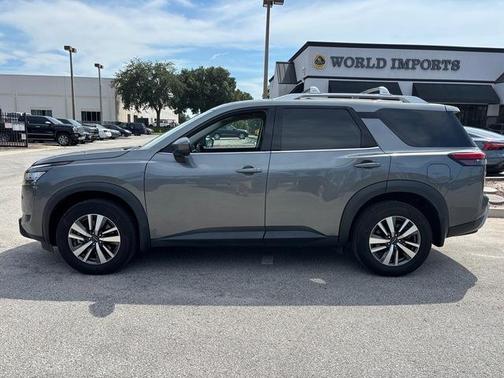 2023 Nissan Pathfinder SL