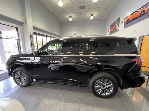 2025 INFINITI QX80 PURE