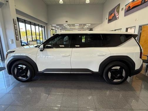 2024 Kia EV9 Light Long Range