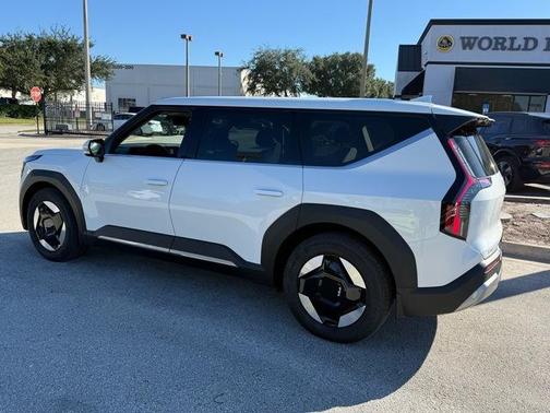 2024 Kia EV9 Light Long Range