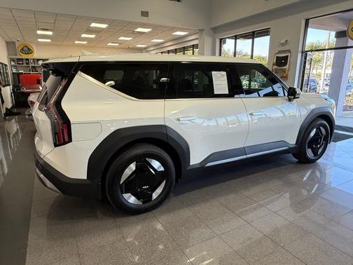 2024 Kia EV9 Light Long Range