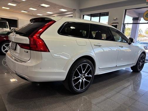 2018 Volvo V90 Cross Country T6