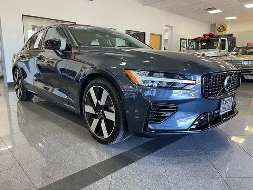 2025 Volvo S60 Plug-In Hybrid T8 Ultra