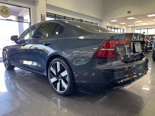 2025 Volvo S60 Plug-In Hybrid T8 Ultra