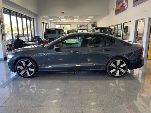 2025 Volvo S60 Plug-In Hybrid T8 Ultra