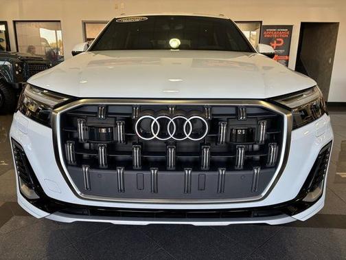 2025 Audi Q7 55 Premium