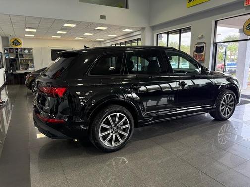 2023 Audi Q7 45 Premium
