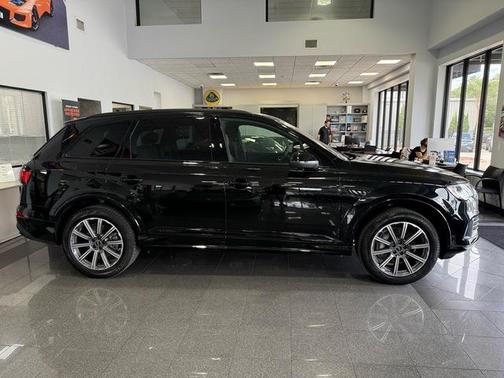 2023 Audi Q7 45 Premium