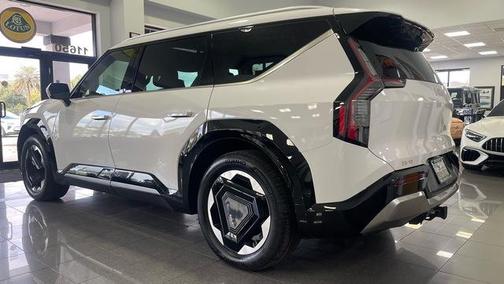 2025 Kia EV9 Land