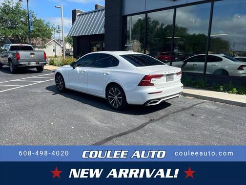 2022 Volvo S60 T5 Momentum