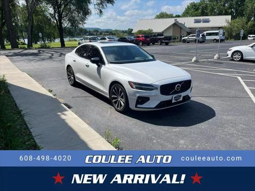 2022 Volvo S60 T5 Momentum