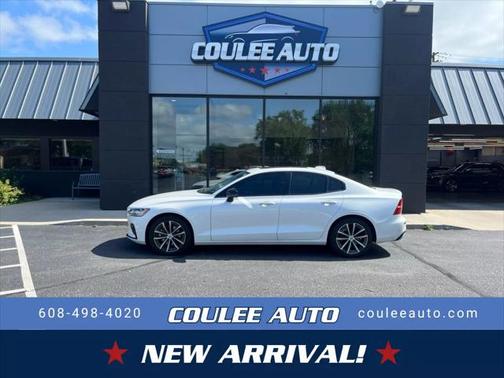 2022 Volvo S60 T5 Momentum