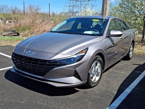 Gray 2023 Hyundai ELANTRA SE