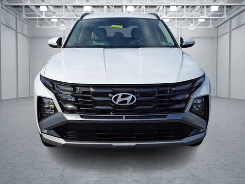 White 2025 Hyundai TUCSON SEL