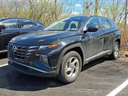 Black 2024 Hyundai TUCSON SE