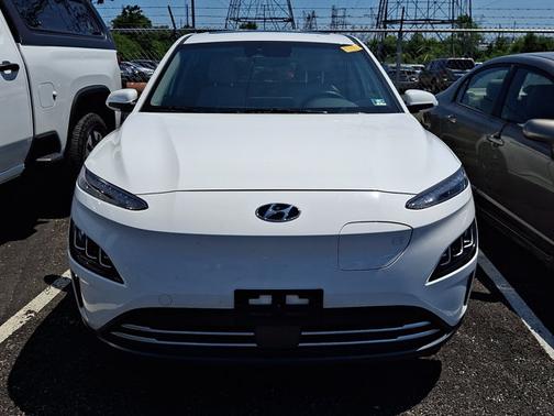 White 2023 Hyundai KONA EV Limited