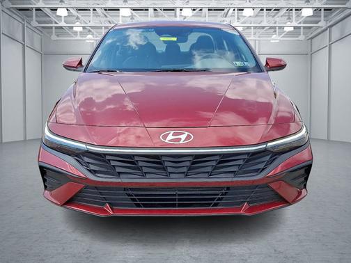 2024 Hyundai ELANTRA SE
