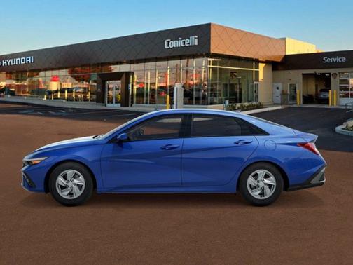 2025 Hyundai ELANTRA SE