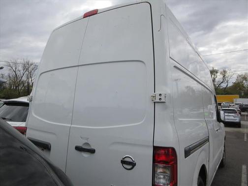 2017 Nissan NV Cargo NV3500 HD S V8