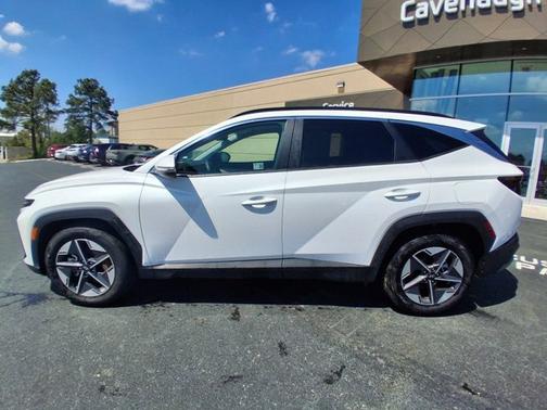 White 2025 Hyundai TUCSON SEL Convenience
